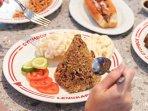 Tempat-makan-dekat-IKEA-Kota-Baru-Parahyangan-Gyumbox.jpg