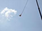 Turis-Bungee-Jumping.jpg