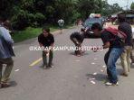 Uang-Berceceran-di-Jalan-Muaro-Jambi.jpg