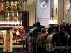 Umat-Katolik-melaksanakan-Misa-Malam-Natal-di-Gereja-Katedral-Jakarta.jpg