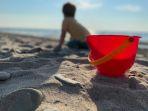 Viral-bocah-berusia-7-tahun-terkubur-hidup-hidup-di-pasir-pantai-galiannya.jpg