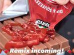 Viral-tren-makanan-aneh-kombinasi-cokelat-KitKat-dengan-saus-tomat2.jpg