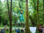 Wahana-flying-fox-di-Woodland-Kuningan.jpg