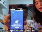 Wanita-dapat-hadiah-emas-dari-kemasan-detergen.jpg