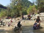 Watu-Lempit.jpg