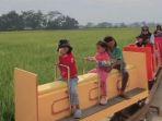 Wisata-kereta-mini-di-Dangdeur-Van-Java-Jawa-Barat-yang-lagi-viral-di-medsos2.jpg