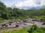 Wisata-khas-Kaliurang-lava-tour-merapi-menggunakan-mobil-jeep.jpg