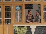 Wisatawan-asyik-berfoto-di-spot-instagramable-Kampoeng-Heritage-Kajoetangan.jpg