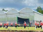 Wisatawan-melakukan-kegiatan-outbound-di-Agro-Wisata-Amanah-Karanganyar-Jawa-Tengah.jpg