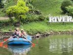 Wisatawan-nyobain-menyusur-sungai-di-Rivera-Outbound-Edutainment-Bogor-Jawa-Tengah.jpg