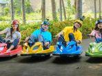 Wisatawan-nyobain-wahana-permainan-di-Cigwa-Green-World-Adventure-Bogor-Jawa-Barat.jpg
