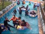 Wisatawan-yang-bermain-air-di-Opi-Waterfun-Jakabaring-Palembang-Sumatera-Selatan.jpg