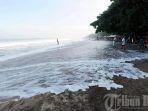 air-laut-meluber-hingga-ke-daratan-akibat-cuaca-ekstrem-di-pantai-kuta-kabupaten-badung-bali.jpg