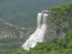 air-terjun-hierve-el-agua-endapan-mineral-yang-terlihat-seperti-air-terjun1.jpg
