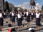 aksi-flash-mob-pramugari-alitalia.jpg
