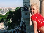 amber-heard-saat-liburan-ke-budapest.jpg