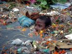 anak-berenang-di-sungai-yang-kotor-di-india_20180224_134650.jpg