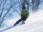 anak-laki-laki-yang-sedang-bermain-ski-di-musim-dingin.jpg