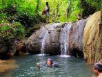 anak-sungai-dari-air-terjun-sidando-tak-kalah-menjadi-daya-tarik-bagi-wisatawan.jpg