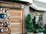 Cafe Unik - Ternyata Tempat Ini Jadi Lokasi Nongkrong Para Jomblo hingga Orang Patah Hati