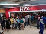 antrean-kfc-di-malaysia.jpg