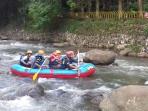 arung-jeram-taman-wisata-matahari-puncak-bogor_20160822_110936.jpg