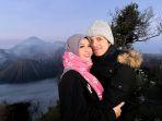 aurel-hermansyah-dan-atta-halilintar-saat-liburan-ke-bromo.jpg