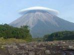 awan-topi-gunung-semeru.jpg