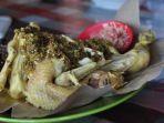 ayam-betutu-di-bali-untuk-sajian-makan-siang-yang-mengenyangkan.jpg