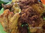 ayam-goreng-di-warung-makan-doyong.jpg