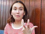 Ayu Ting Ting Ikut Lomba Agustusan di Kampung, Dapat Hadiah Unik Celana Dalam Pria