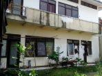 bagian-dalam-gedung-ampera-yang-sudah-ditumbuhi-rumput-liar.jpg