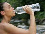 bahaya-mengonsumsi-air-dengan-botol-plastik_20171228_192245.jpg