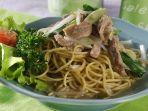 bakmi-daging-sapi-untuk-menu-makan-siang.jpg