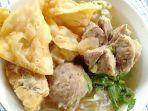 Makan Siang Enak di Solo, Coba Cicipi 4 Bakso yang Jadi Favorit Wisatawan & Porsinya Mengenyangkan