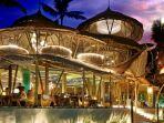 bangunan-unik-azul-beach-club-yang-serba-bambu.jpg