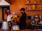 barista-di-kopi-krintji-jakarta-selatan.jpg