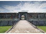 benteng-marlborough-salah-satu-tempat-wisata-terkenal-di-bengkulu.jpg