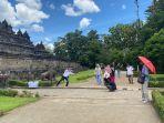 berfoto-di-pelataran-candi-borobudur.jpg