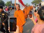 biksu-sampai-cirebon.jpg