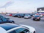 bioskop-drive-in-di-bandara-internasional-vilnius-lituania.jpg