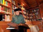 bj-habibie-di-perpustakaan-habibie-ainun.jpg