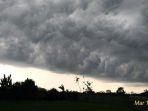 bmkg-staklim-yogyakarta-mengunggah-foto-awan-cumulonimbus.jpg