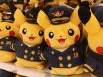 boneka-pikachu-di-pokemon-center-singapore.jpg