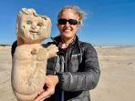 boneka-yang-terdampar-di-pantai.jpg