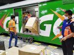 bongkar-muat-barang-retail-di-stasiun-cirebon.jpg