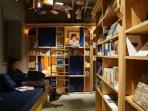 Book And Bed - Wow! Hunian Ini Ubah Rak Buku Jadi Penginapan, Siapkah Kamu Berburu Bacaan?