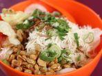 bubur-ayam-jakarta-syarifah-samirono-dengan-topping-keju-parut.jpg