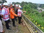 budi-karya-sumadi-di-jalur-kereta-api-lintas-bogor-sukabumi.jpg