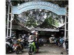 buku-di-taman-buku-dan-majalah-solo-nampak-depan.jpg